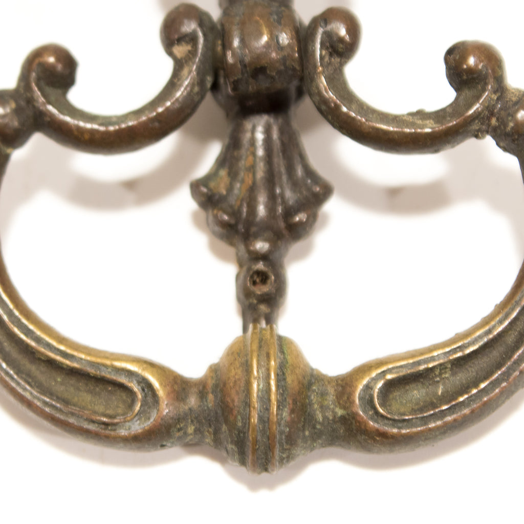 this picture shows the bottom half of an antique colonial ring pull
