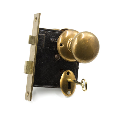 this is a vintage complete Yale brand mortise lock and doorknob set with a key